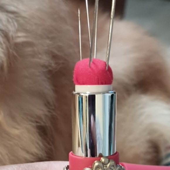 5/25 sewing pin cushion built into lipstick case rotates up down unique fun new - Picture 12 of 14